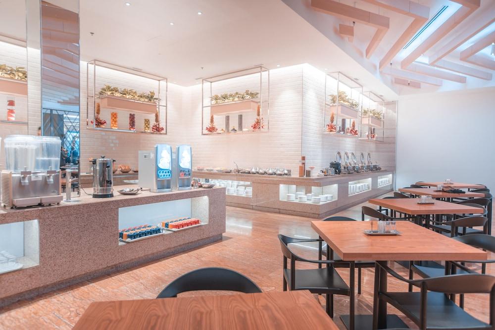 Hotel Express Manila Newport By Ihg 3*